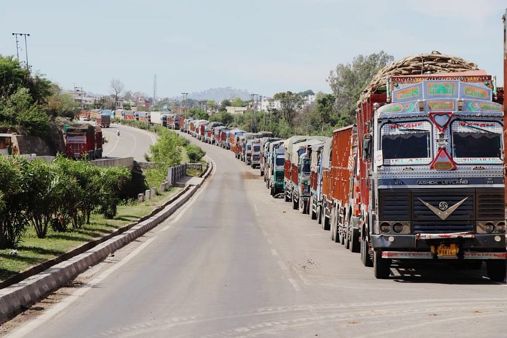 Jammu-Srinagar Highway Ban Begins, Locals Compare It With German Occupation Of Poland
