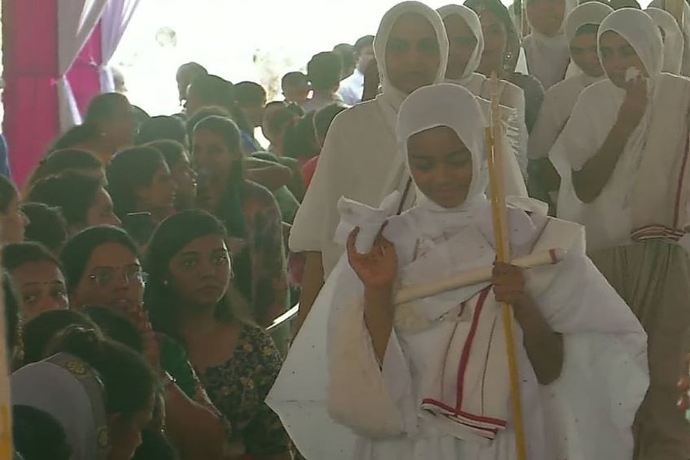 12-Year-Old Surat Girl Drops Out Of School To Become Jain Monk