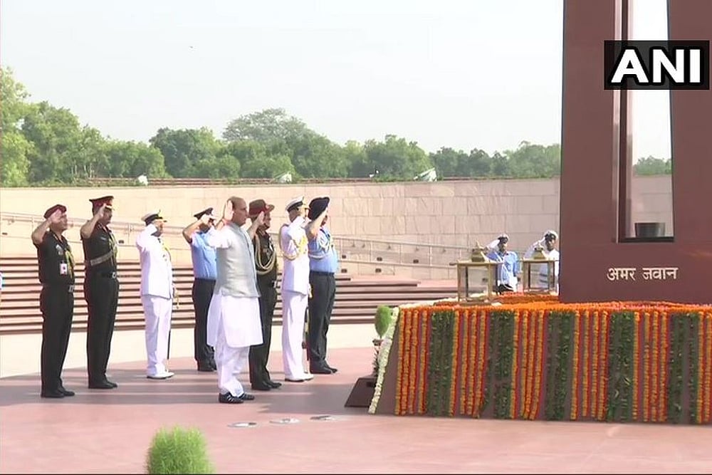 Ahead Of Taking Charge As Defence Minister, Rajnath Pays Tribute To Jawans At National War Memorial