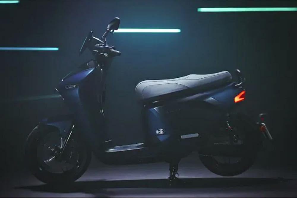 Yamaha’s New Electric Scooter Features Swappable Batteries!