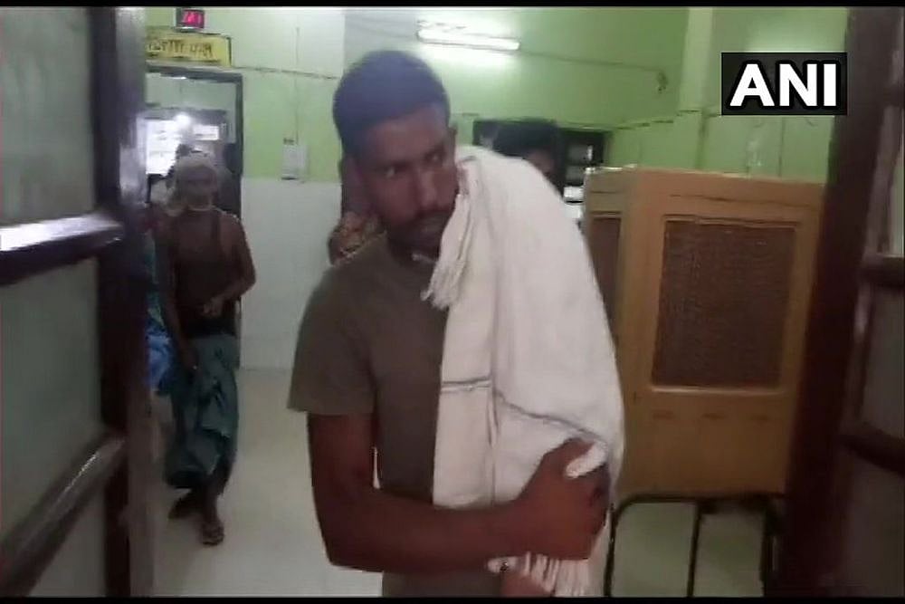 Bihar: Man Carries Son On Shoulder After No Ambulance At Hospital