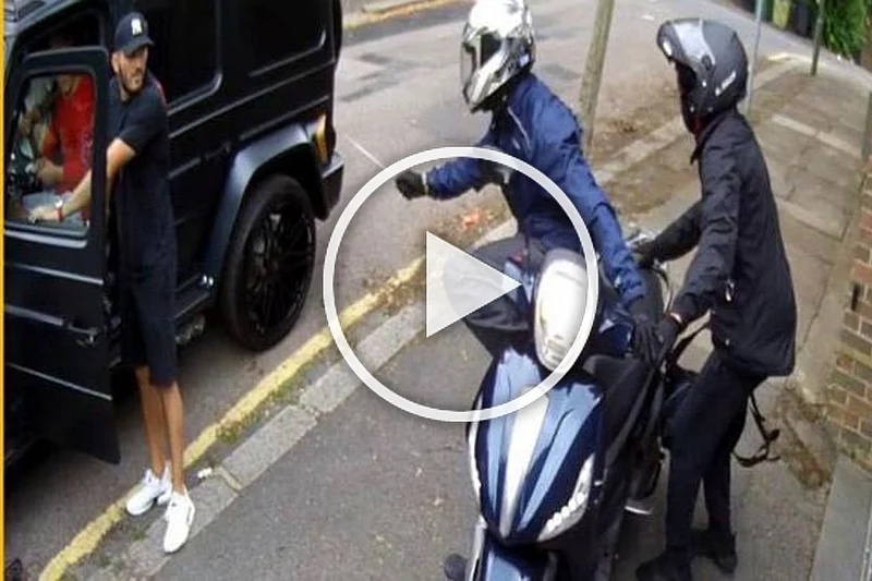 Arsenal Stars Mesut Ozil, Sead Kolasinac Fight Off Armed Carjackers In London – WATCH
