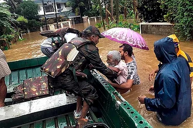 Monsoon Fury Across India: Delhi, Maharashtra, Gujarat And Kerala Reel Under Floods, Landslides