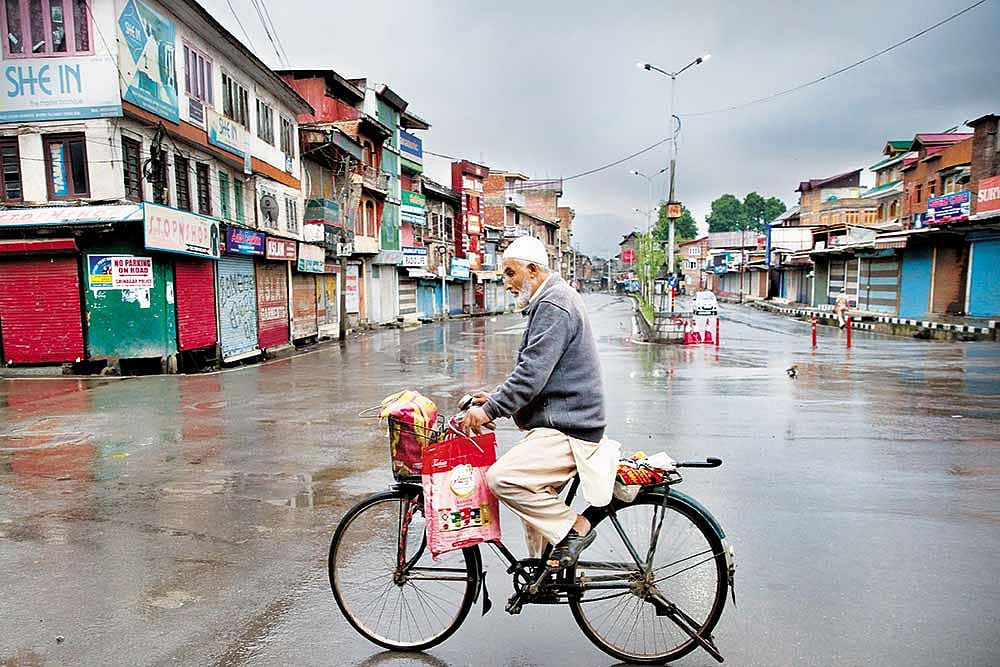 A Day In Paradise: 'No One Needs A Bullet To Kill... A Stone Can Do It' - Fear Factor Grips Kashmir Valley