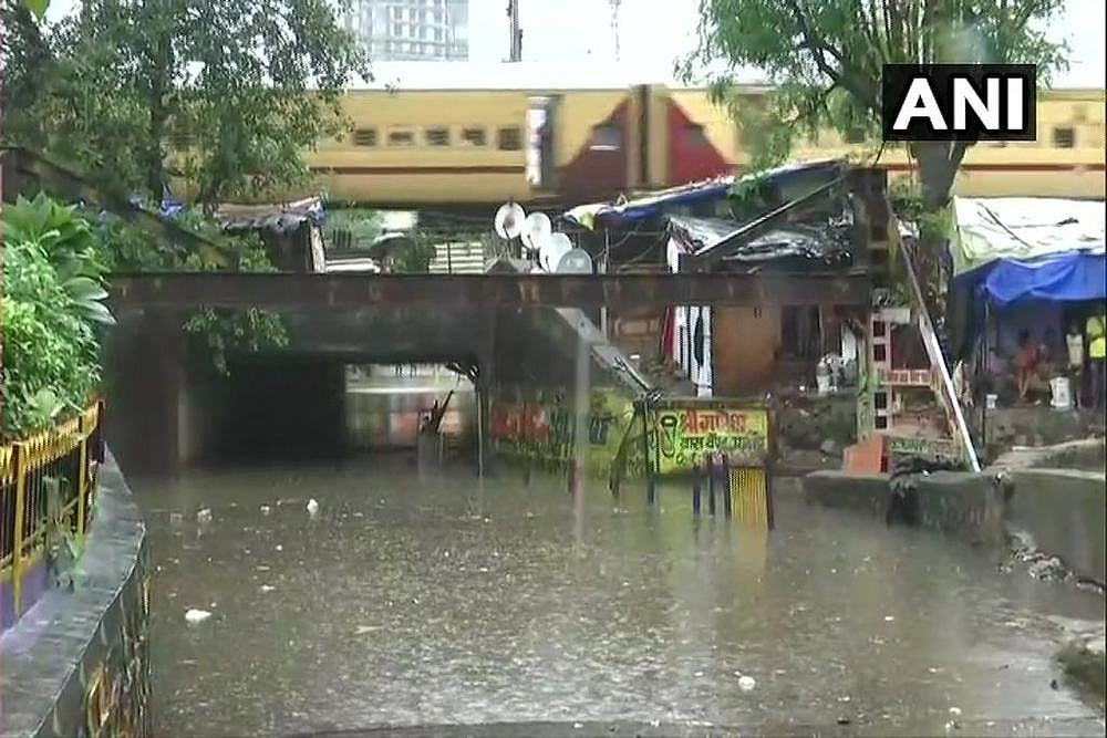 Extremely Heavy Rainfall Warning For Mumbai; Holiday For Schools, Colleges