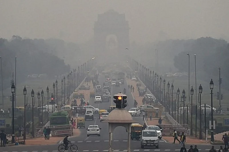 Smog engulfs Delhi