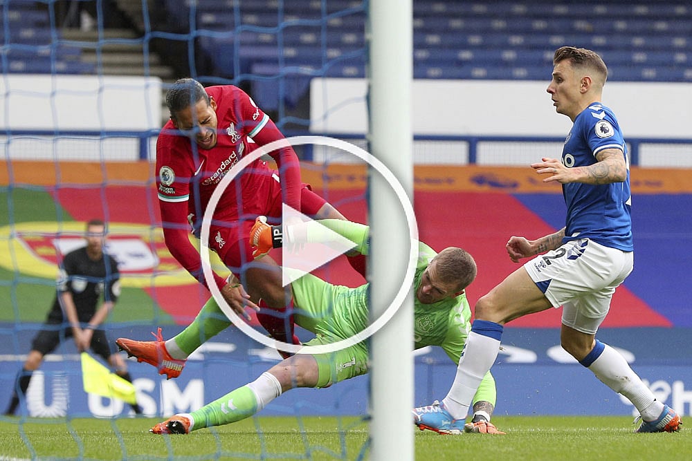 Everton Vs Liverpool: Nasty Jordan Pickford Tackle Injures Virgil Van Dijk In Merseyside Derby - WATCH