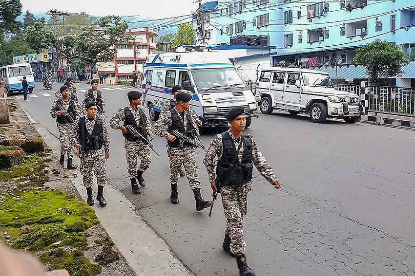 Meghalaya Students Union Puts Up Anti-Bengali Posters, Police Pulls Them Down