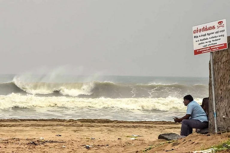 Cyclone Ditwah Kills 212, Leaves 218 Missing in Sri Lanka - null