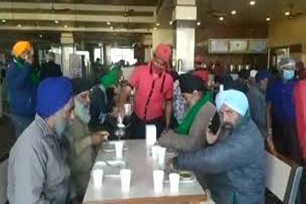 Murthal Dhaba Is Giving Free Food To Protesting Farmers