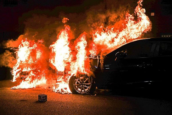5 Charred To Death As Car Catches Fire After Collision With Truck Near Agra