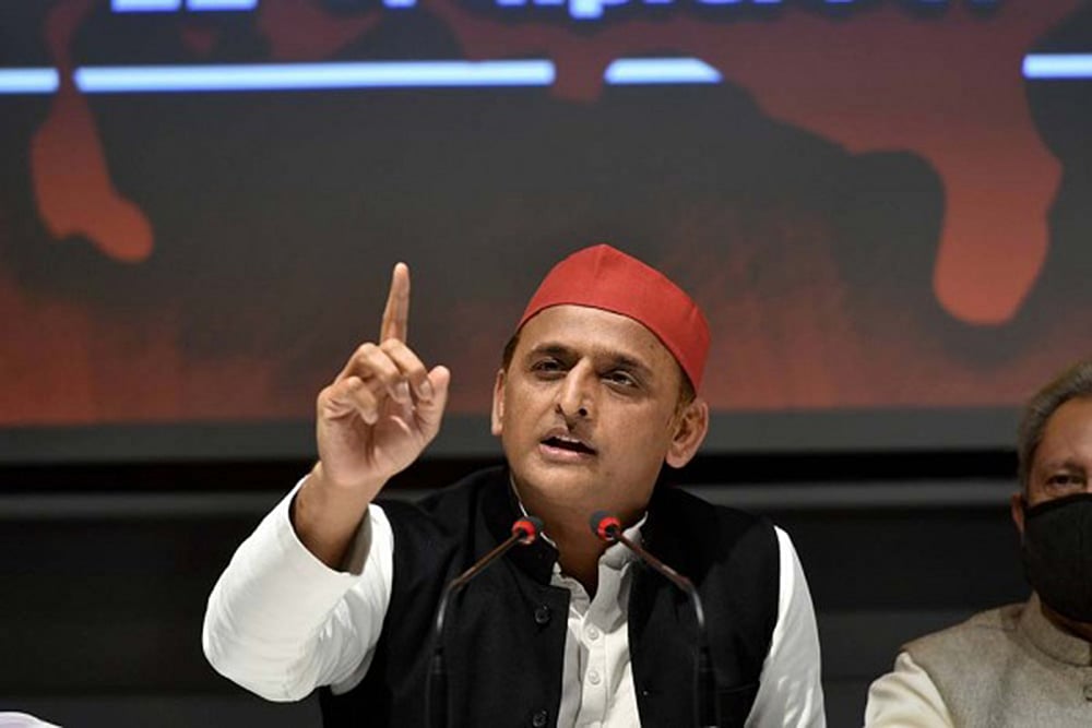 Akhilesh Yadav addressing an election rally