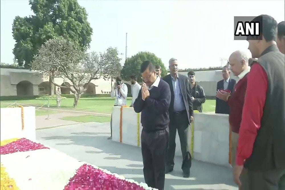 Worried Arvind Kejriwal, Manish Sisodia Visit Rajghat As Violence Continues In North-East Delhi