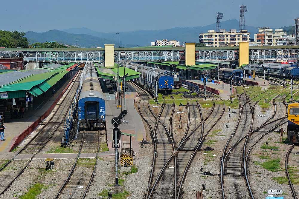 Jardosh Inspects New Jalpaiguri -Coochbehar Rail Corridor