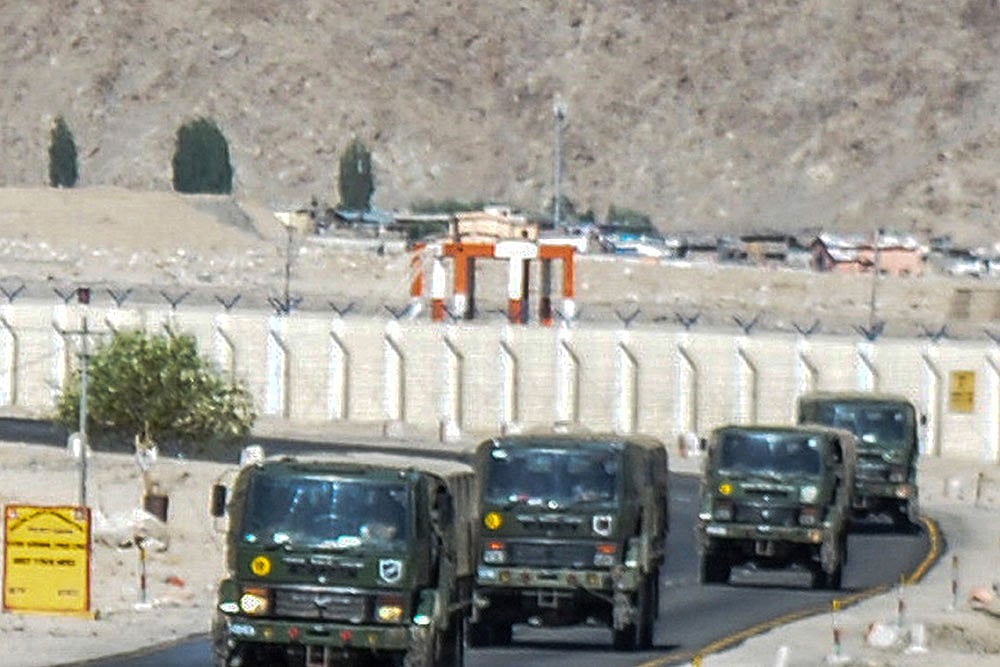 Indian army convoy moves towards the Line of Actual Control (LAC) from Leh.