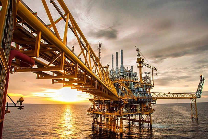 The Uncertainty Over Swinging Global Crude Prices