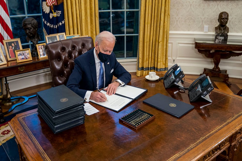US President Joe Biden Removes Trumps Diet Coke Button From White House Desk, Twitter Reacts