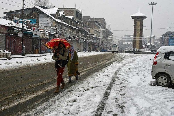 J&K Govt Helps Move Pregnant Women, Patients To Hospitals In Snowbound State