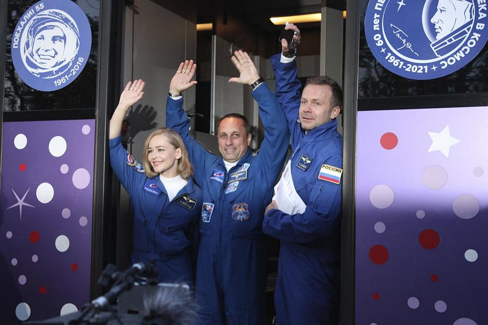Russian Filmmakers Land After Space Shoot