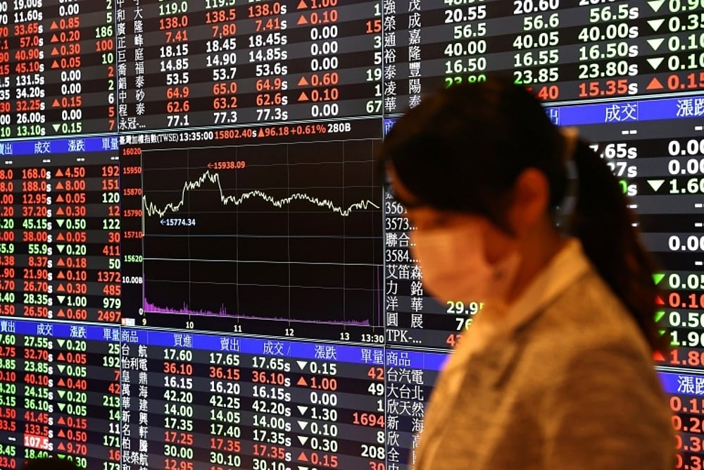 Asian Shares Mostly Decline After US Stocks Shuffle Lower
