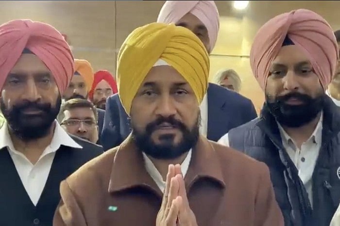 Punjab CM Charanjit Singh Channi Visits Gurdwara Darbar Sahib In Pakistan