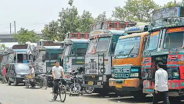 Delhi Pollution: Noida Police Issues Traffic Advisory As Delhi Bans Entry Of Goods Vehicles