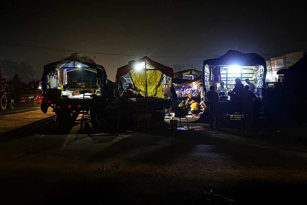 Mixed Emotions For Volunteers As Farmers Prepare To Vacate Protest Site At Delhi Border