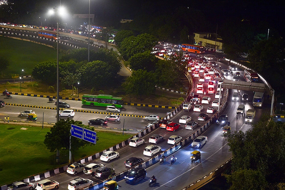 Experts Welcome Delhi Govt's Move To Deregister 10-Yr-Old Diesel Vehicles, Owners Call It Unfair