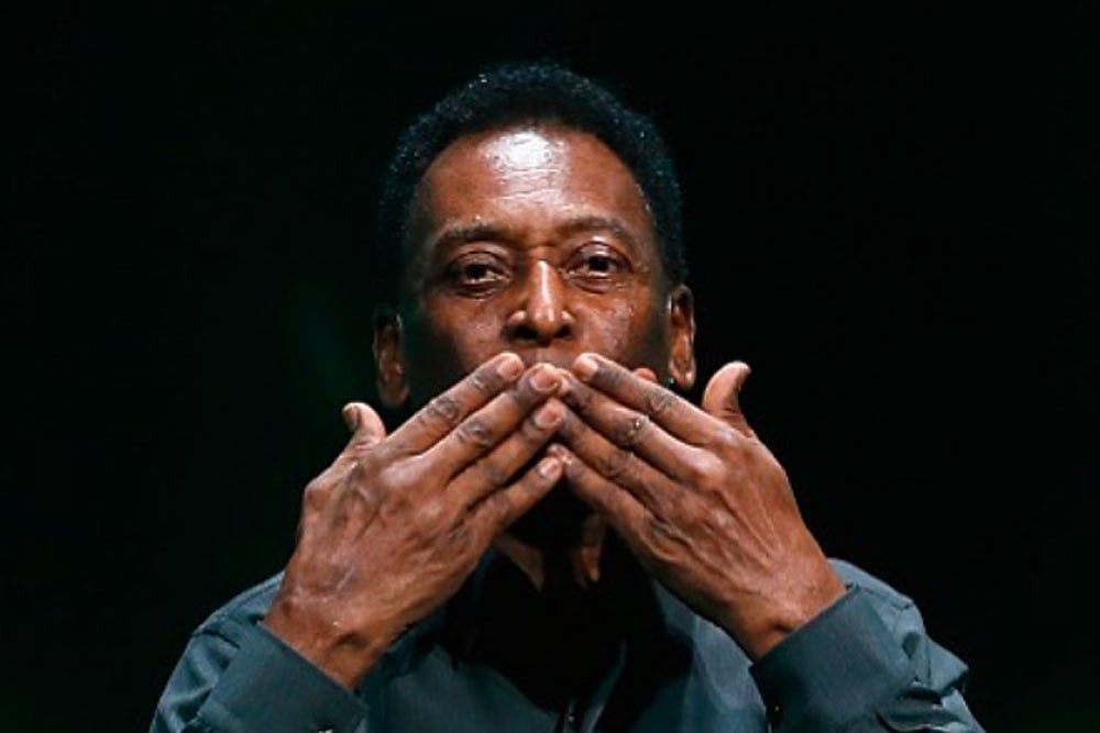 Pele is fighting cancer and is undergoing chemotherapy.