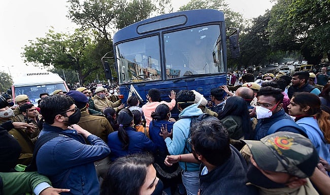 NEET-PG 2021 counselling: Face-off between protesting doctors, police as stir intensifies