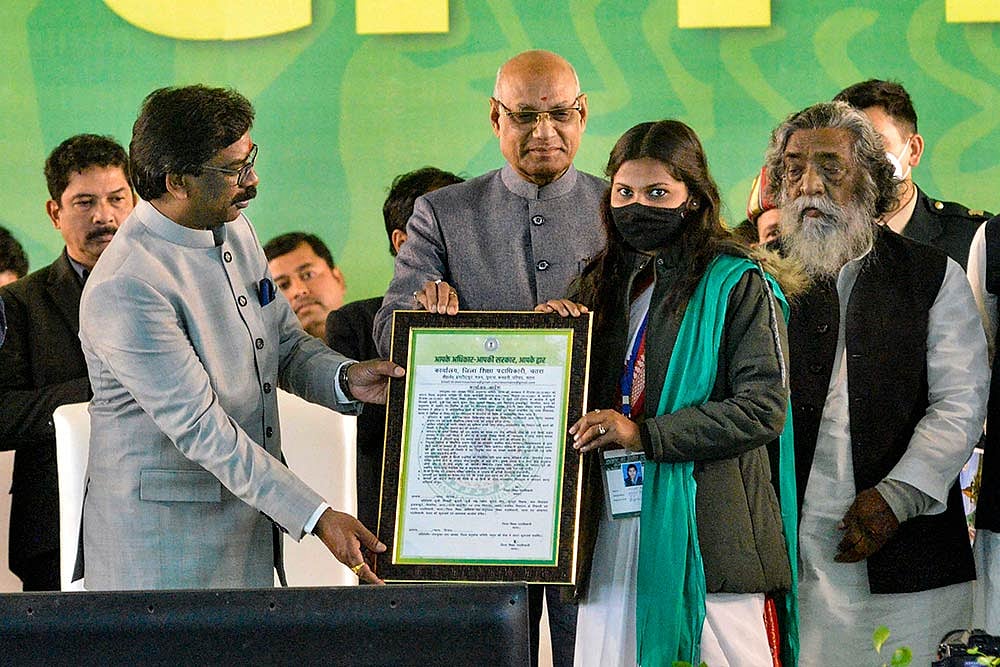 On 2nd Anniv of Jmm Govt Soren Criticises Modi, Lays Foundations for Rs 16k Cr Projects