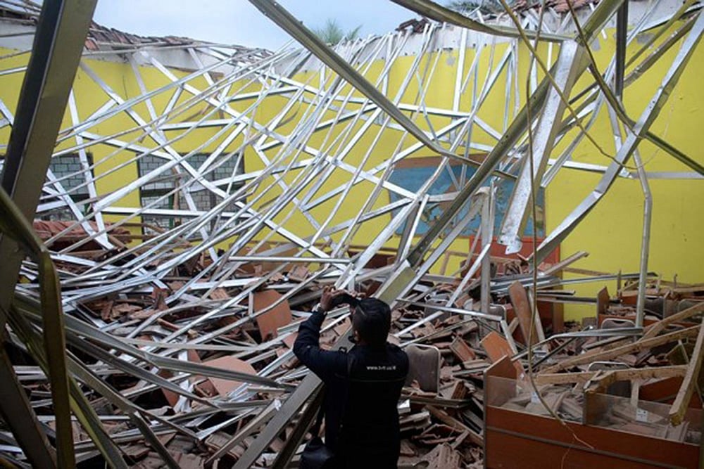 Indonesia school building collapse