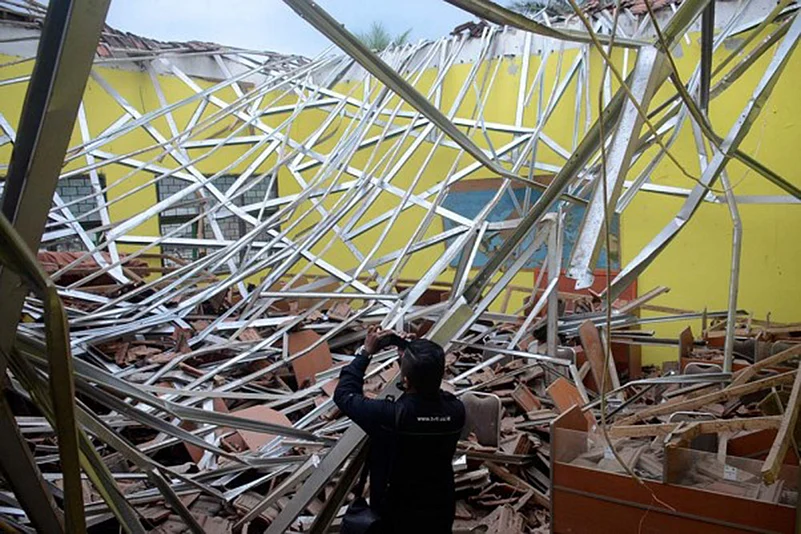 Indonesia school building collapse