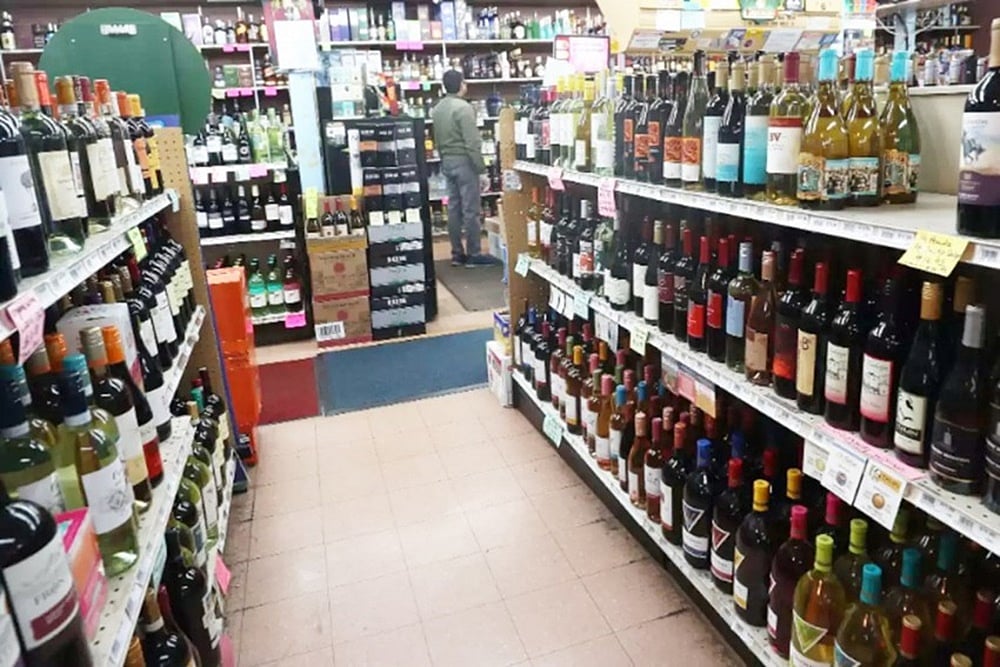 Jammu Wine Traders Defy Covid Curbs, Hit Streets To Protest New Excise Policy