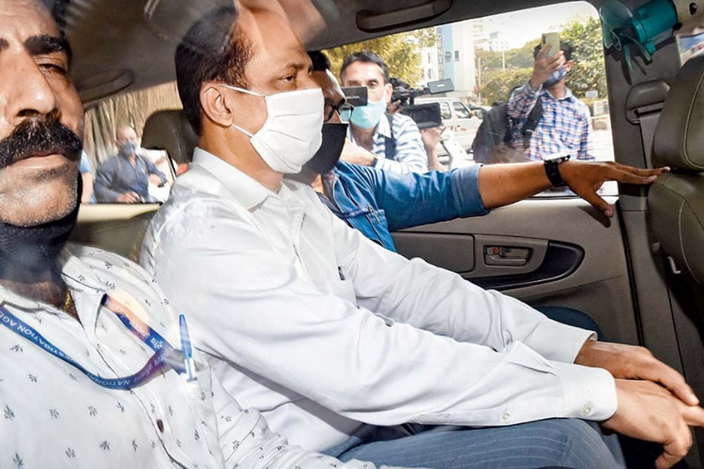 Rs 26.50 Lakh Withdrawn From Sachin Waze's Joint Bank Account After Arrest: NIA Tells Court