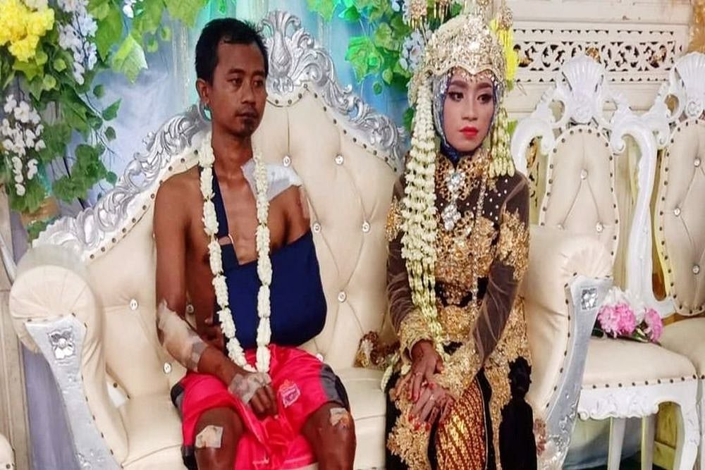 Groom Wears Shorts To His Wedding, Here's Why