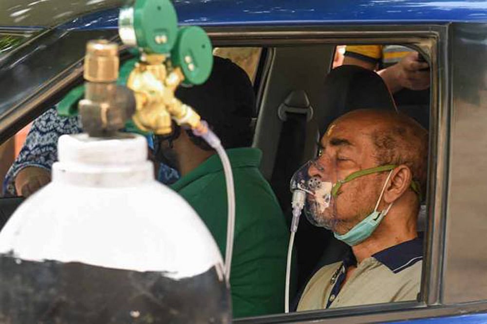Meet Shahjahanpur’s ‘Cylinder Waali Bitiya’, Who Is Helping Covid Patients With Free Oxygen