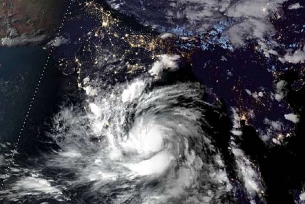 Cyclonic storm developing in the Bay Of Bengal, heavy rains expected at isolated places