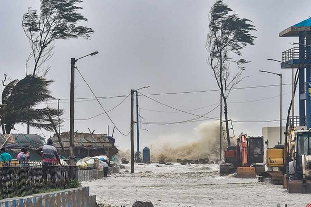 As Cyclone Yaas Strikes Odisha, Storm Surge Tops Bengal’s Concerns