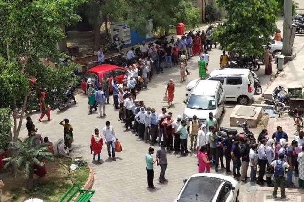 COVID-19 Vaccination: Record 3715 Take The Jab At Noidas District Combined Hospital