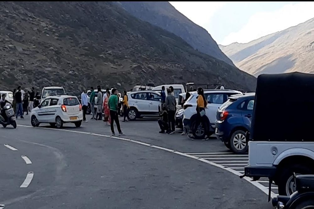 Yet Another Record At Rohtang Tunnel, 6,400 Tourist Vehicles Pass Through On A Single Day