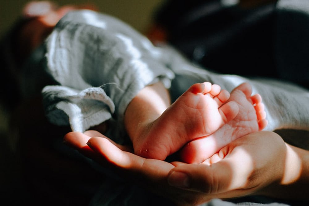 According to the police, last week the NCPCR received information that a woman called Kavya alias Komal in Ghaziabad was trafficking a baby. 