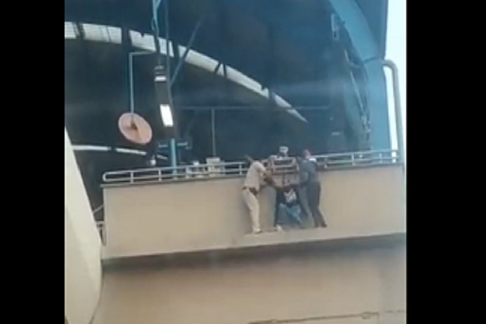 Nick Of Time: Cop Saves Girl From Jumping To Death At Metro Station, Watch Viral Video