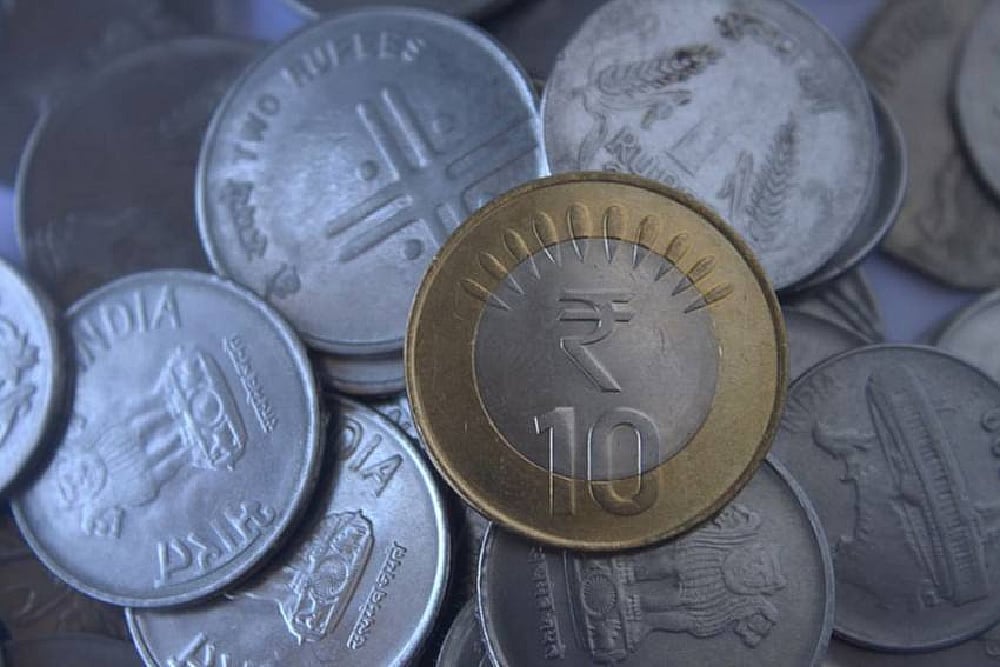 Rupee Inches 2 Paise Higher At 74.27 Against US Dollar In Early Trade