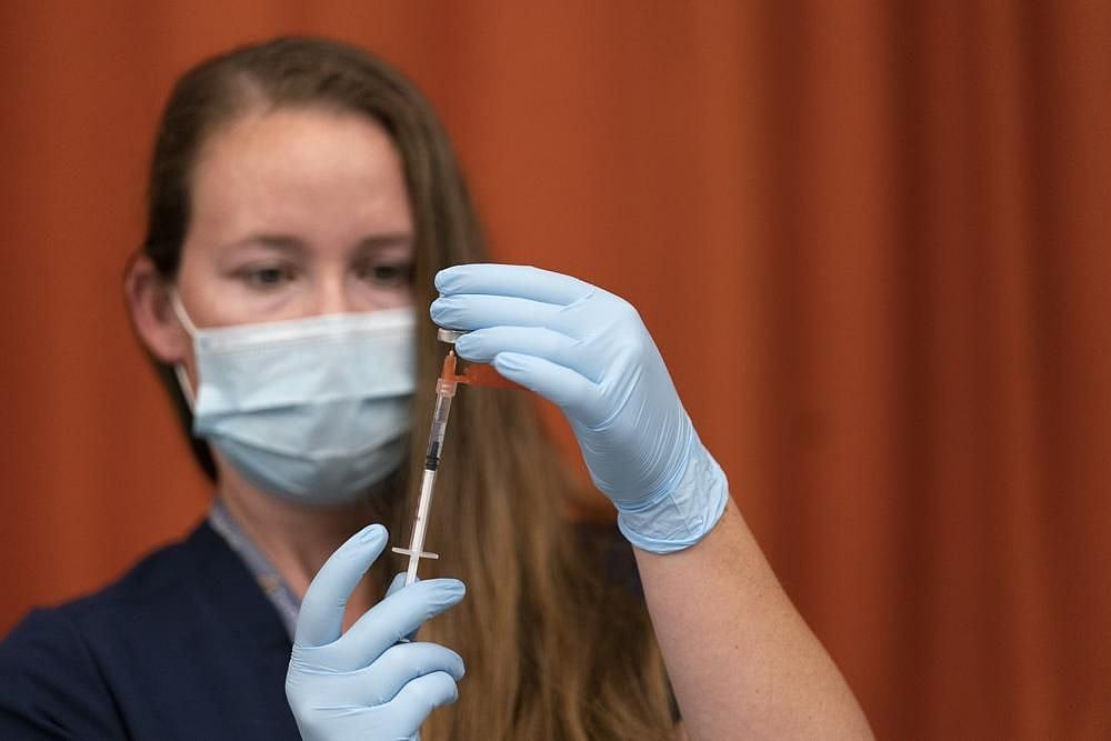 US: States Race To Use Covid-19 Vaccines Before They Expire
