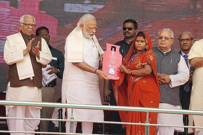 PM Modi Launches Ujjwala 2.0, Distributes Free LPG Connections To Ten Women In UP