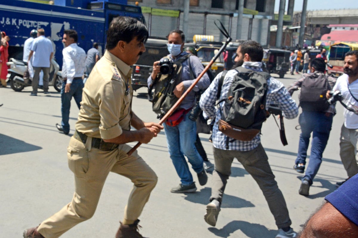Doctors Stage Protest Against Proposed Move To Pool J-K PG Medical Seats In All-India Quota