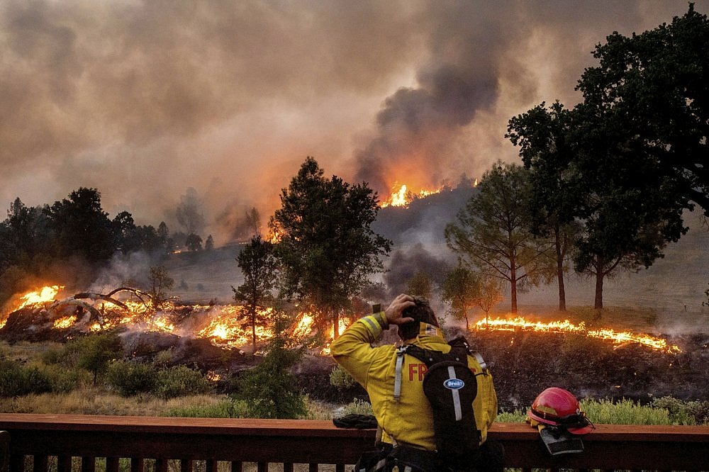 Lake Tahoe Threatened By Massive Fire, More Ordered To Flee