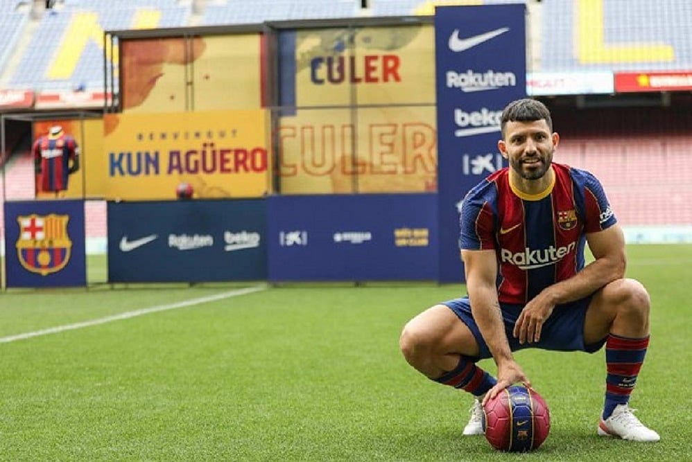 Barcelonas Sergio Busquets, Jordi Alba Take Pay Cuts So Club Can Register Sergio Aguero