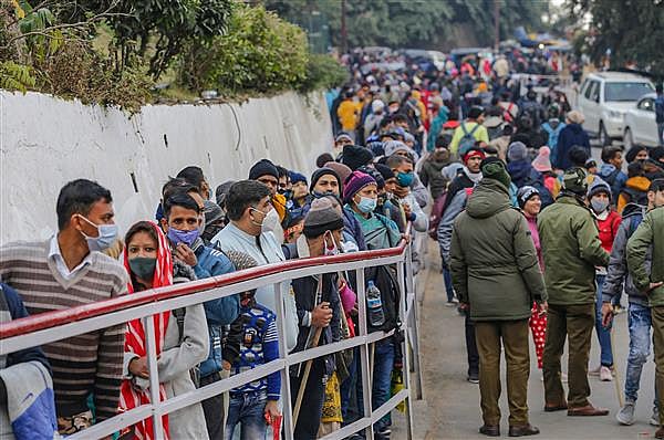 Pilgrims on their way to Vaishno Devi shrine
